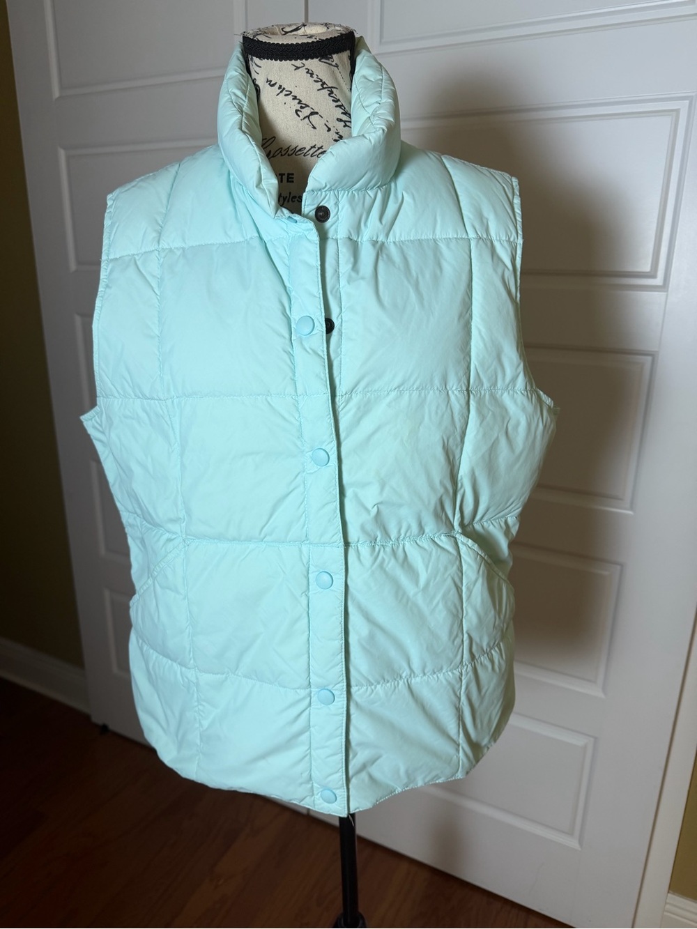 EUC Lands' End Down Filled Puffer Vest Women's Large Snap Outerwear